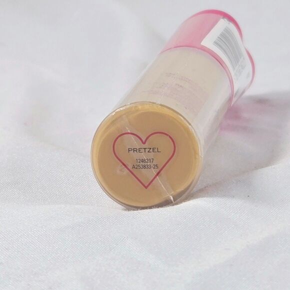 Revolution Heart Breakers Concealer Coconut Extract & Vitamins PRETZEL 0.4 fl oz - Picture 3 of 6